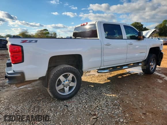 ✅ 2015 Chevrolet Silverado 2500HD LT • VIN: 1GC1KVEG8FF643056 • Лот: 90825615. Опубликован ранее на Copart с пробегом 148 563 миль. Бесплатный доступ к архиву аукционных продаж из США и подробный отчёт об истории автомобиля на DreamBid. Изображение 3.