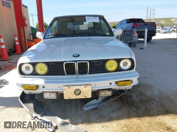 ✅ 1988 BMW 3 Series • VIN: WBABB2301J8858670 • Lot: 42245327. Wystawiony na IAAI z przebiegiem 110 749 mil. Bezpłatny archiwum sprzedaży aukcyjnych z USA i szczegółowy raport historii pojazdu na DreamBid. Zdjęcie 6.