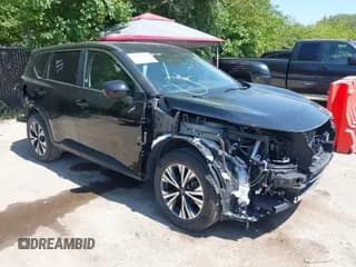 ✅ 2023 Nissan Rogue SV • VIN: 5N1BT3BA2PC853950 • Lot: 43047579. Wystawiony na IAAI z przebiegiem 48 425 mil. Bezpłatny archiwum sprzedaży aukcyjnych z USA i szczegółowy raport historii pojazdu na DreamBid. Zdjęcie 1.
