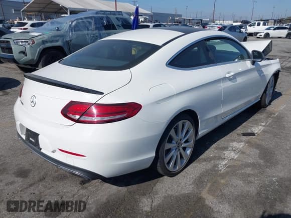 ✅ 2019 Mercedes-Benz C 300 • VIN: WDDWJ8DB9KF800304 • Lot: 42344367. Wystawiony na IAAI z przebiegiem 51 248 mil. Bezpłatny archiwum sprzedaży aukcyjnych z USA i szczegółowy raport historii pojazdu na DreamBid. Zdjęcie 4.