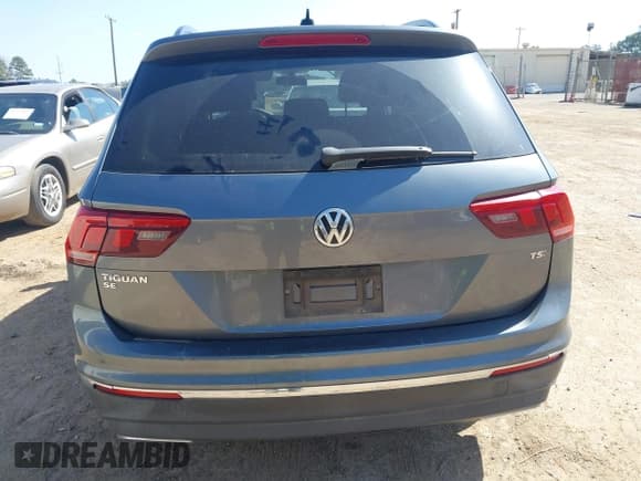 ✅ 2018 Volkswagen Tiguan SEL • VIN: 3VV3B7AX6JM001231 • Лот: 41781659. Опубликован ранее на IAAI с пробегом 137 930 миль. Бесплатный доступ к архиву аукционных продаж из США и подробный отчёт об истории автомобиля на DreamBid. Изображение 16.