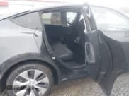 ✅ 2024 Tesla Model Y • VIN: 7SAYGDEDXRF019531 • Lot: 43566181. Wystawiony na IAAI z przebiegiem 10 542 mil. Bezpłatny archiwum sprzedaży aukcyjnych z USA i szczegółowy raport historii pojazdu na DreamBid. Zdjęcie 8.