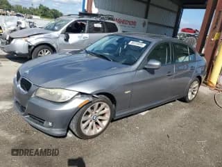✅ 2011 BMW 3 Series 328i • VIN: WBAPH5G51BNM72880 • Lot: 90226695. Wystawiony na Copart z przebiegiem 142 603 mil. Bezpłatny archiwum sprzedaży aukcyjnych z USA i szczegółowy raport historii pojazdu na DreamBid. Zdjęcie 1.