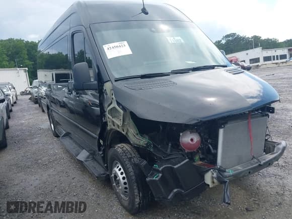 ✅ 2023 Mercedes-Benz Sprinter • VIN: W1Y5NDHYXPT152204 • Lot: 42450423. Wystawiony na IAAI z przebiegiem 19 369 mil. Bezpłatny archiwum sprzedaży aukcyjnych z USA i szczegółowy raport historii pojazdu na DreamBid. Zdjęcie 1.