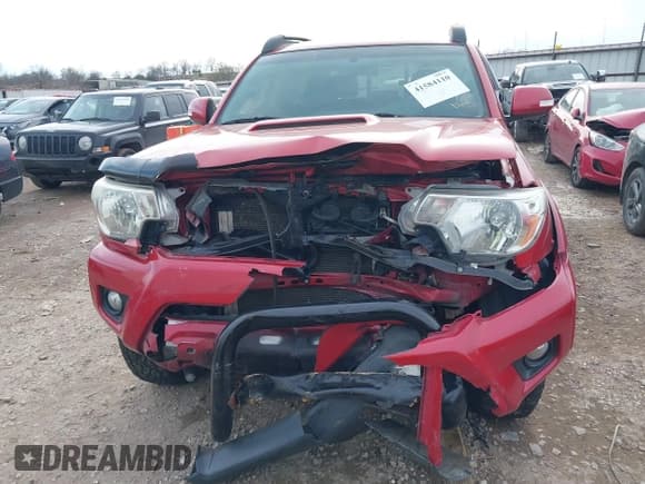 ✅ 2015 Toyota Tacoma • VIN: 3TMLU4EN8FM189953 • Лот: 41584110. Опубликован ранее на IAAI с пробегом 126 833 миль. Бесплатный доступ к архиву аукционных продаж из США и подробный отчёт об истории автомобиля на DreamBid. Изображение 13.