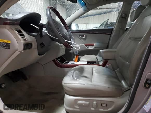 2008 Hyundai Azera Limited с VIN KMHFC46F98A273086, выставлен на аукционе Copart как лот 55390925 с пробегом 170 726 миль миль и Списание • Salvage title. История ставок и продаж доступна на DreamBid. Изображение 7.