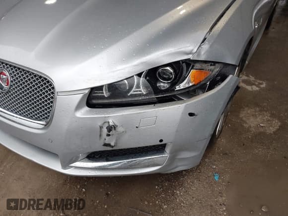 ✅ 2014 Jaguar XF SC • VIN: SAJWJ0EF9E8U17227 • Lot: 40455665. Wystawiony na IAAI z przebiegiem 125 196 mil. Bezpłatny archiwum sprzedaży aukcyjnych z USA i szczegółowy raport historii pojazdu na DreamBid. Zdjęcie 17.