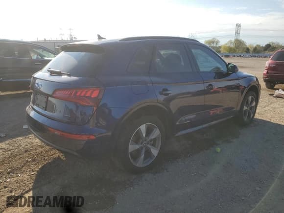 ✅ 2020 Audi Q5 Premium • VIN: WA1ANAFY9L2117572 • Lot: 86072865. Wystawiony na Copart z przebiegiem 45 141 mil. Bezpłatny archiwum sprzedaży aukcyjnych z USA i szczegółowy raport historii pojazdu na DreamBid. Zdjęcie 3.