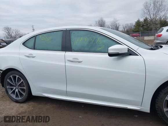 ✅ 2018 Acura TLX Technology • VIN: 19UUB3F5XJA003047 • Lot: 41490476. Listed on IAAI with 56,154 mi. Free auction sales archive from the USA and detailed vehicle history report at DreamBid. Image 14.
