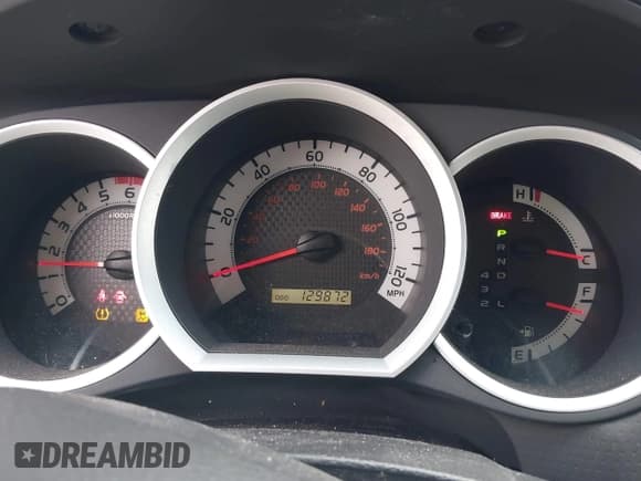 ✅ 2015 Toyota Tacoma PreRunner • VIN: 5TFKU4HNXFX006568 • Lot: 41847694. Wystawiony na IAAI z przebiegiem 129 872 mil. Bezpłatny archiwum sprzedaży aukcyjnych z USA i szczegółowy raport historii pojazdu na DreamBid. Zdjęcie 7.