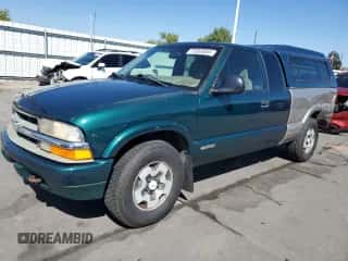 1998 Chevrolet S-10 LS z VIN 1GCDT19X3W8233475, wystawiony jako Copart lot #73355824 z przebiegiem 211 954 mil mil oraz Szkoda całkowita • Salvage title. Historia ofert i sprzedaży dostępna na DreamBid. Obrazek 1.