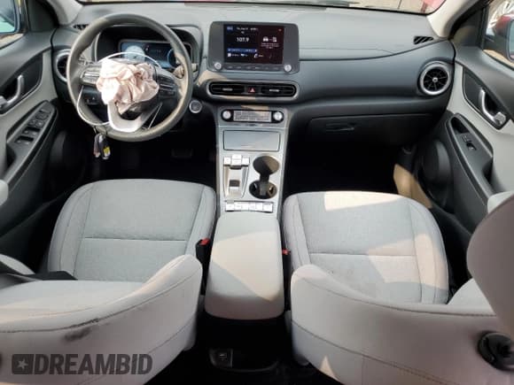 ✅ 2023 Hyundai Kona SE • VIN: KM8K23AG4PU191842 • Лот: 67783204. Опубликован ранее на Copart с пробегом 27 245 миль. Бесплатный доступ к архиву аукционных продаж из США и подробный отчёт об истории автомобиля на DreamBid. Изображение 8.