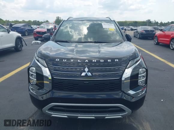 ✅ 2022 Mitsubishi Outlander SEL • VIN: JA4J3VA80NZ084668 • Lot: 42330101. Listed on IAAI with 13,997 mi. Free auction sales archive from the USA and detailed vehicle history report at DreamBid. Image 12.