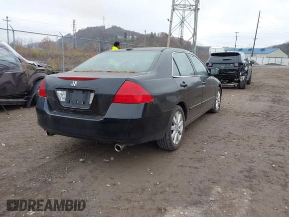 ✅ 2007 Honda Accord EX-L • VIN: 1HGCM66517A083015 • Лот: 43717442. Опубликован ранее на IAAI с пробегом 214 376 миль. Бесплатный доступ к архиву аукционных продаж из США и подробный отчёт об истории автомобиля на DreamBid. Изображение 4.