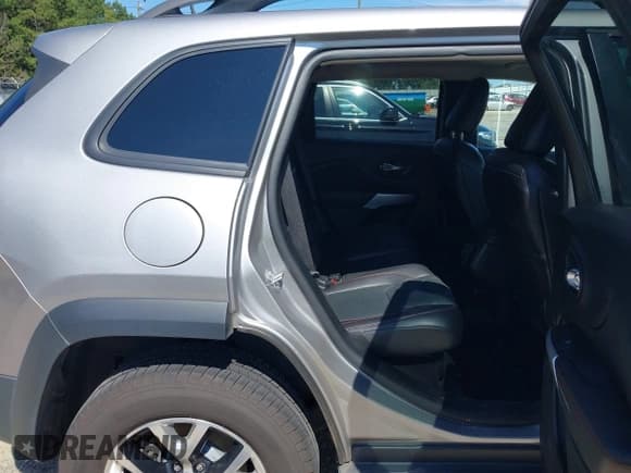 ✅ 2017 Jeep Cherokee Trailhawk L Plus • VIN: 1C4PJMBS5HD214410 • Lot: 43075418. Wystawiony na IAAI z przebiegiem 77 527 mil. Bezpłatny archiwum sprzedaży aukcyjnych z USA i szczegółowy raport historii pojazdu na DreamBid. Zdjęcie 8.