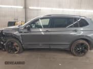 ✅ 2024 Volkswagen Tiguan SE R-Line Black • VIN: 3VV8B7AX8RM090818 • Lot: 42123399. Wystawiony na IAAI z przebiegiem 10 846 mil. Bezpłatny archiwum sprzedaży aukcyjnych z USA i szczegółowy raport historii pojazdu na DreamBid. Zdjęcie 15.