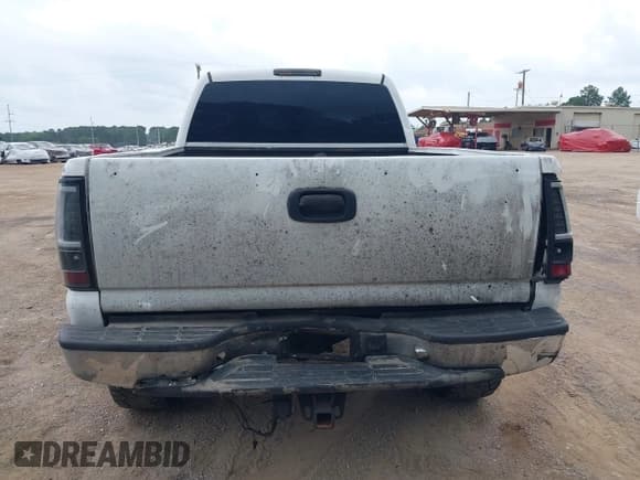 ✅ 2006 Chevrolet Silverado 2500HD LT3 • VIN: 1GCHK23D86F237137 • Lot: 42654117. Wystawiony na IAAI z przebiegiem Nie podano. Bezpłatny archiwum sprzedaży aukcyjnych z USA i szczegółowy raport historii pojazdu na DreamBid. Zdjęcie 17.