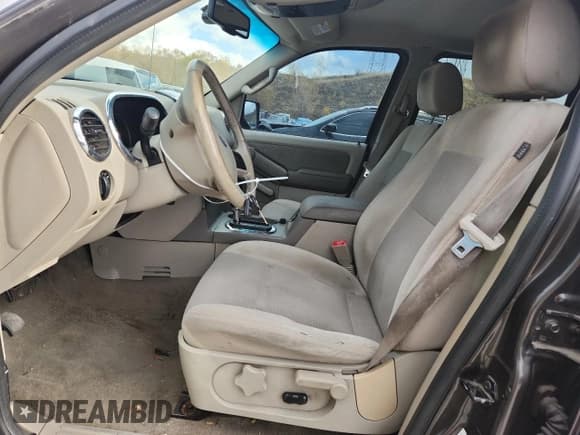 ✅ 2006 Ford Explorer XLT • VIN: 1FMEU73EX6UA58155 • Lot: 82289485. Wystawiony na Copart z przebiegiem 220 235 mil. Bezpłatny archiwum sprzedaży aukcyjnych z USA i szczegółowy raport historii pojazdu na DreamBid. Zdjęcie 7.