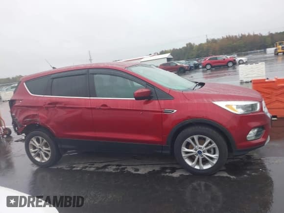 ✅ 2019 Ford Escape SE • VIN: 1FMCU0GD8KUC47008 • Lot: 43550142. Wystawiony na IAAI z przebiegiem 93 298 mil. Bezpłatny archiwum sprzedaży aukcyjnych z USA i szczegółowy raport historii pojazdu na DreamBid. Zdjęcie 14.