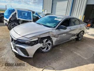 ✅ 2025 Hyundai Elantra SEL Sport • VIN: KMHLM4DGXSU925800 • Lot: 71099175. Listed on Copart with 4,533 mi. Free auction sales archive from the USA and detailed vehicle history report at DreamBid. Image 1.