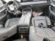 ✅ 2025 Mazda CX-90 Preferred • VIN: JM3KKBHD5S1225833 • Lot: 93878525. Wystawiony na Copart z przebiegiem 3 439 mil. Bezpłatny archiwum sprzedaży aukcyjnych z USA i szczegółowy raport historii pojazdu na DreamBid. Zdjęcie 8.