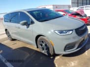 ✅ 2022 Chrysler Pacifica Hybrid Limited • VIN: 2C4RC1S79NR222225 • Лот: 41443021. Опубликован ранее на IAAI с пробегом 10 978 миль. Бесплатный доступ к архиву аукционных продаж из США и подробный отчёт об истории автомобиля на DreamBid. Изображение 14.