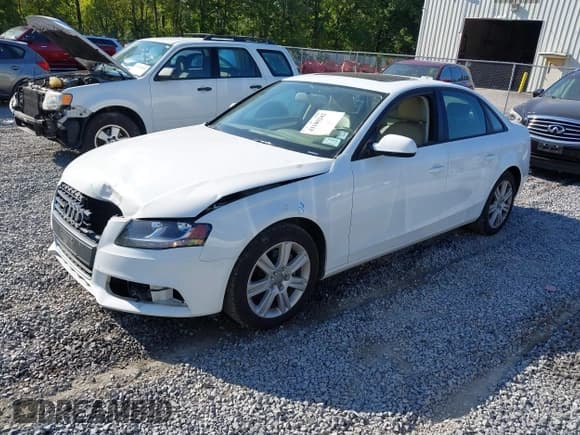 ✅ 2010 Audi A4 Premium • VIN: WAUBFAFL0AN037582 • Lot: 43180242. Wystawiony na IAAI z przebiegiem 124 455 mil. Bezpłatny archiwum sprzedaży aukcyjnych z USA i szczegółowy raport historii pojazdu na DreamBid. Zdjęcie 2.
