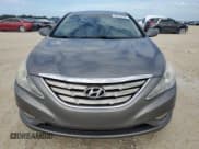 ✅ 2013 Hyundai Sonata SE • VIN: 5NPEC4AC5DH619635 • Lot: 68629504. Wystawiony na Copart z przebiegiem Nie podano. Bezpłatny archiwum sprzedaży aukcyjnych z USA i szczegółowy raport historii pojazdu na DreamBid. Zdjęcie 5.