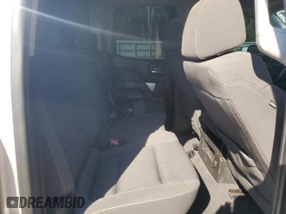 ✅ 2019 Chevrolet Silverado 1500 LT • VIN: 2GCRCPEC9K1133955 • Lot: 82591594. Wystawiony na Copart z przebiegiem 73 700 mil. Bezpłatny archiwum sprzedaży aukcyjnych z USA i szczegółowy raport historii pojazdu na DreamBid. Zdjęcie 10.