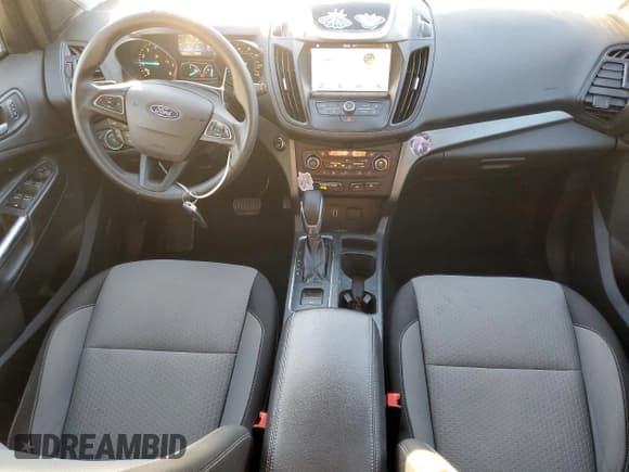 ✅ 2019 Ford Escape SE • VIN: 1FMCU9GD8KUB24569 • Lot: 82341365. Wystawiony na Copart z przebiegiem 123 916 mil. Bezpłatny archiwum sprzedaży aukcyjnych z USA i szczegółowy raport historii pojazdu na DreamBid. Zdjęcie 8.