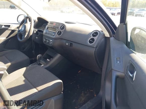 ✅ 2011 Volkswagen Tiguan S • VIN: WVGAV7AX4BW512432 • Lot: 43714572. Listed on IAAI with 112,953 mi. Free auction sales archive from the USA and detailed vehicle history report at DreamBid. Image 5.