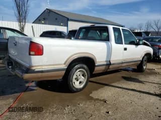 ✅ 1997 Chevrolet S-10 LS • VIN: 1GCCS19X9V8208769 • Лот: 41588734. Опубликован ранее на Copart с пробегом 218 402 миль. Бесплатный доступ к архиву аукционных продаж из США и подробный отчёт об истории автомобиля на DreamBid. Изображение 3.