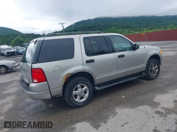 ✅ 2004 Ford Explorer XLT • VIN: 1FMDU73KX4UB18210 • Lot: 42504862. Listed on IAAI with 264,644 mi. Free auction sales archive from the USA and detailed vehicle history report at DreamBid. Image 4.