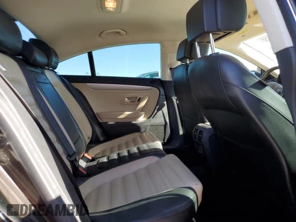 ✅ 2015 Volkswagen CC Sport • VIN: WVWBP7AN2FE802598 • Лот: 68955875. Опубликован ранее на Copart с пробегом 110 437 миль. Бесплатный доступ к архиву аукционных продаж из США и подробный отчёт об истории автомобиля на DreamBid. Изображение 10.