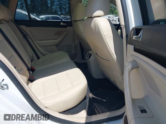 ✅ 2014 Volkswagen Jetta TDI w/Sunroof & Nav • VIN: 3VWPL7AJ2EM615172 • Lot: 42809695. Listed on IAAI with 116,599 mi. Free auction sales archive from the USA and detailed vehicle history report at DreamBid. Image 8.