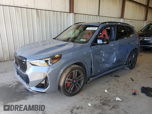 ✅ 2024 BMW X1 • VIN: WBX13EF04R5Z04971 • Lot: 70176595. Wystawiony na Copart z przebiegiem 22 903 mil. Bezpłatny archiwum sprzedaży aukcyjnych z USA i szczegółowy raport historii pojazdu na DreamBid. Zdjęcie 1.