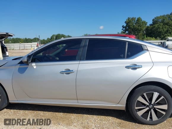 ✅ 2021 Nissan Altima SV • VIN: 1N4BL4DV7MN334540 • Lot: 43284961. Listed on IAAI with 94,483 mi. Free auction sales archive from the USA and detailed vehicle history report at DreamBid. Image 15.