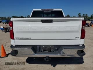✅ 2020 Chevrolet Silverado 1500 LTZ • VIN: 1GCPWEED0LZ363243 • Lot: 70749714. Wystawiony na Copart z przebiegiem 50 856 mil. Bezpłatny archiwum sprzedaży aukcyjnych z USA i szczegółowy raport historii pojazdu na DreamBid. Zdjęcie 6.