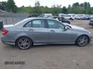 ✅ 2012 Mercedes-Benz C 300 Sport • VIN: WDDGF8BB5CR225904 • Lot: 43010982. Wystawiony na IAAI z przebiegiem 90 115 mil. Bezpłatny archiwum sprzedaży aukcyjnych z USA i szczegółowy raport historii pojazdu na DreamBid. Zdjęcie 14.