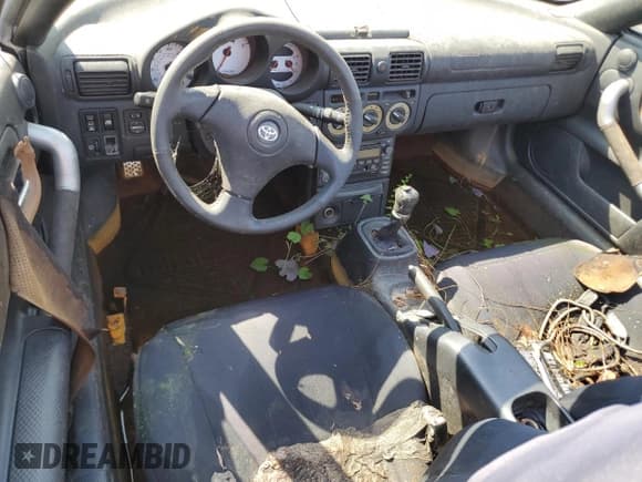 ✅ 2001 Toyota MR2 • VIN: JTDFR320610041152 • Лот: 81166095. Опубликован ранее на Copart с пробегом Не указан. Бесплатный доступ к архиву аукционных продаж из США и подробный отчёт об истории автомобиля на DreamBid. Изображение 8.