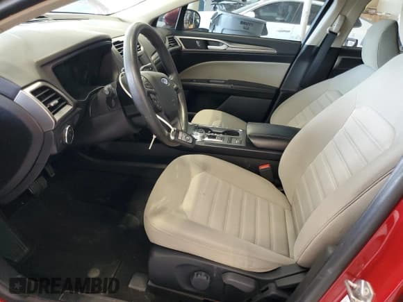 ✅ 2020 Ford Fusion S • VIN: 3FA6P0G76LR181088 • Lot: 69654685. Wystawiony na Copart z przebiegiem 97 326 mil. Bezpłatny archiwum sprzedaży aukcyjnych z USA i szczegółowy raport historii pojazdu na DreamBid. Zdjęcie 7.