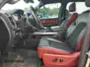 2020 Ram 1500 Rebel z VIN 1C6SRFLT2LN179065, wystawiony jako Copart lot #81848595 z przebiegiem 113 063 mil mil oraz Szkoda całkowita • Salvage title. Historia ofert i sprzedaży dostępna na DreamBid. Obrazek 7.