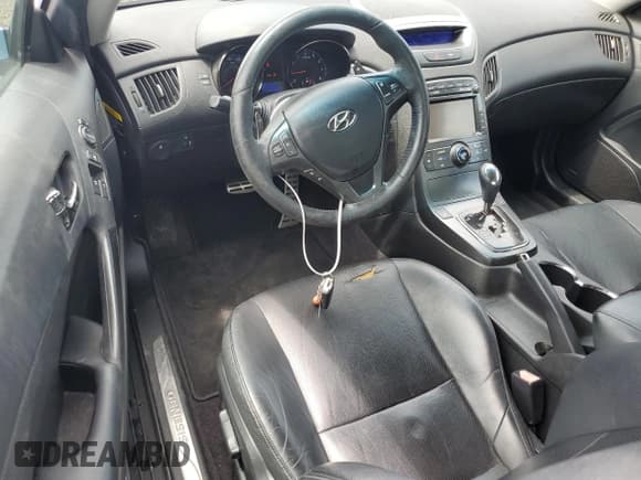 ✅ 2011 Hyundai Genesis Coupe Track • VIN: KMHHU6KH7BU055775 • Lot: 63254515. Wystawiony na Copart z przebiegiem 120 323 mil. Bezpłatny archiwum sprzedaży aukcyjnych z USA i szczegółowy raport historii pojazdu na DreamBid. Zdjęcie 8.