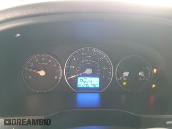 ✅ 2012 Hyundai Santa Fe GLS • VIN: 5XYZGDAB0CG124567 • Lot: 80482164. Listed on Copart with 249,148 mi. Free auction sales archive from the USA and detailed vehicle history report at DreamBid. Image 9.