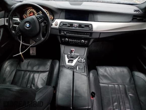 ✅ 2013 BMW M5 • VIN: WBSFV9C5XDC772851 • Лот: 92911575. Опубликован ранее на Copart с пробегом 98 294 миль. Бесплатный доступ к архиву аукционных продаж из США и подробный отчёт об истории автомобиля на DreamBid. Изображение 8.