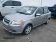 2008 Chevrolet Aveo LS z VIN KL1TD566X8B151512, wystawiony jako IAAI lot #41364928 z przebiegiem 67 477 mil mil oraz . Historia ofert i sprzedaży dostępna na DreamBid. Obrazek 2.