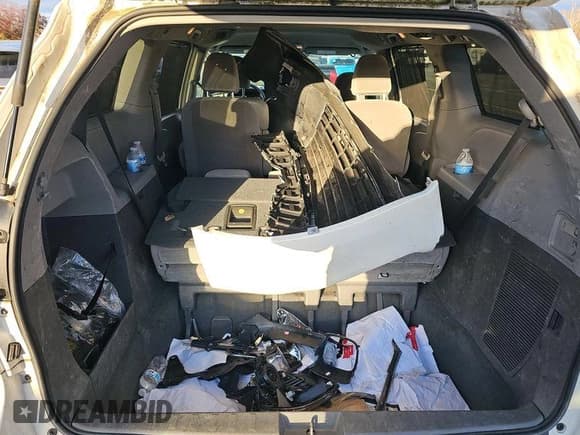 ✅ 2019 Toyota Sienna LE • VIN: 5TDKZ3DC4KS999579 • Lot: 43827144. Listed on IAAI with 225,613 mi. Free auction sales archive from the USA and detailed vehicle history report at DreamBid. Image 20.