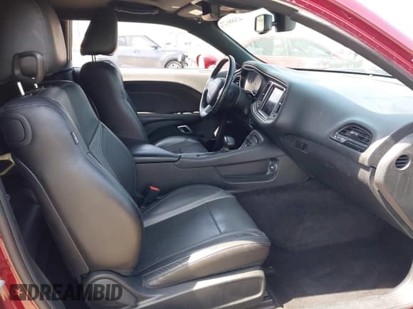 ✅ 2019 Dodge Challenger SXT • VIN: 2C3CDZGG1KH504522 • Lot: 42488677. Wystawiony na IAAI z przebiegiem 46 872 mil. Bezpłatny archiwum sprzedaży aukcyjnych z USA i szczegółowy raport historii pojazdu na DreamBid. Zdjęcie 5.