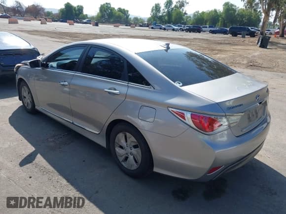 ✅ 2013 Hyundai Sonata • VIN: KMHEC4A4XDA064838 • Lot: 43506842. Wystawiony na IAAI z przebiegiem 177 485 mil. Bezpłatny archiwum sprzedaży aukcyjnych z USA i szczegółowy raport historii pojazdu na DreamBid. Zdjęcie 3.
