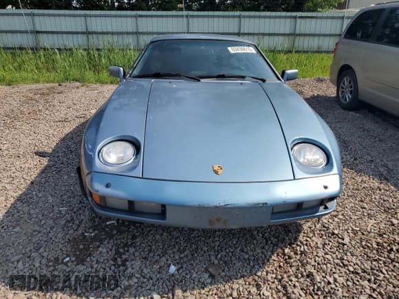 ✅ 1985 Porsche 928 • VIN: WP0JB092XFS860634 • Лот: 63436615. Опубликован ранее на Copart с пробегом 140 644 миль. Бесплатный доступ к архиву аукционных продаж из США и подробный отчёт об истории автомобиля на DreamBid. Изображение 5.